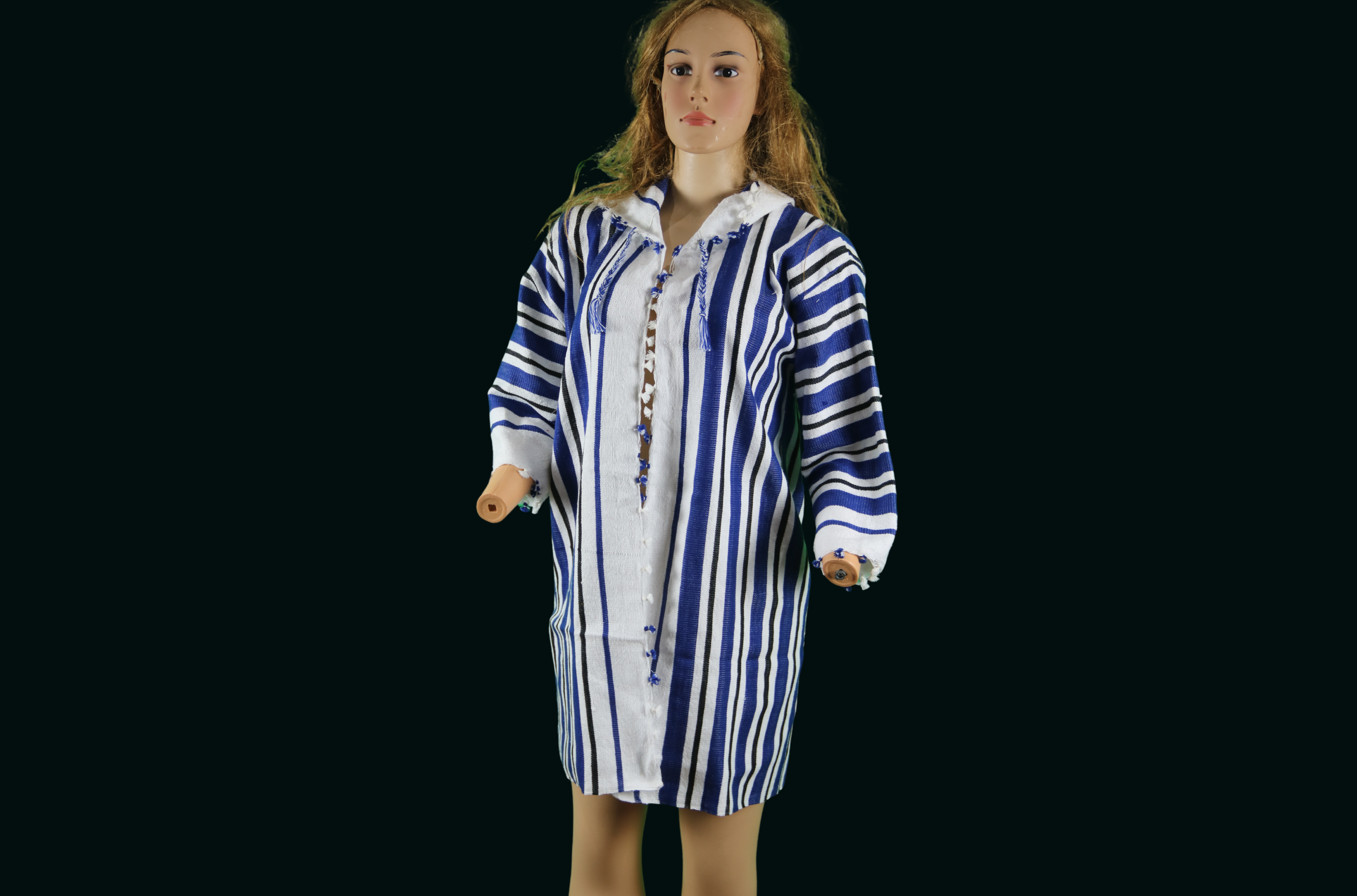 Gandoura à rayures bleues avec broderies perlées