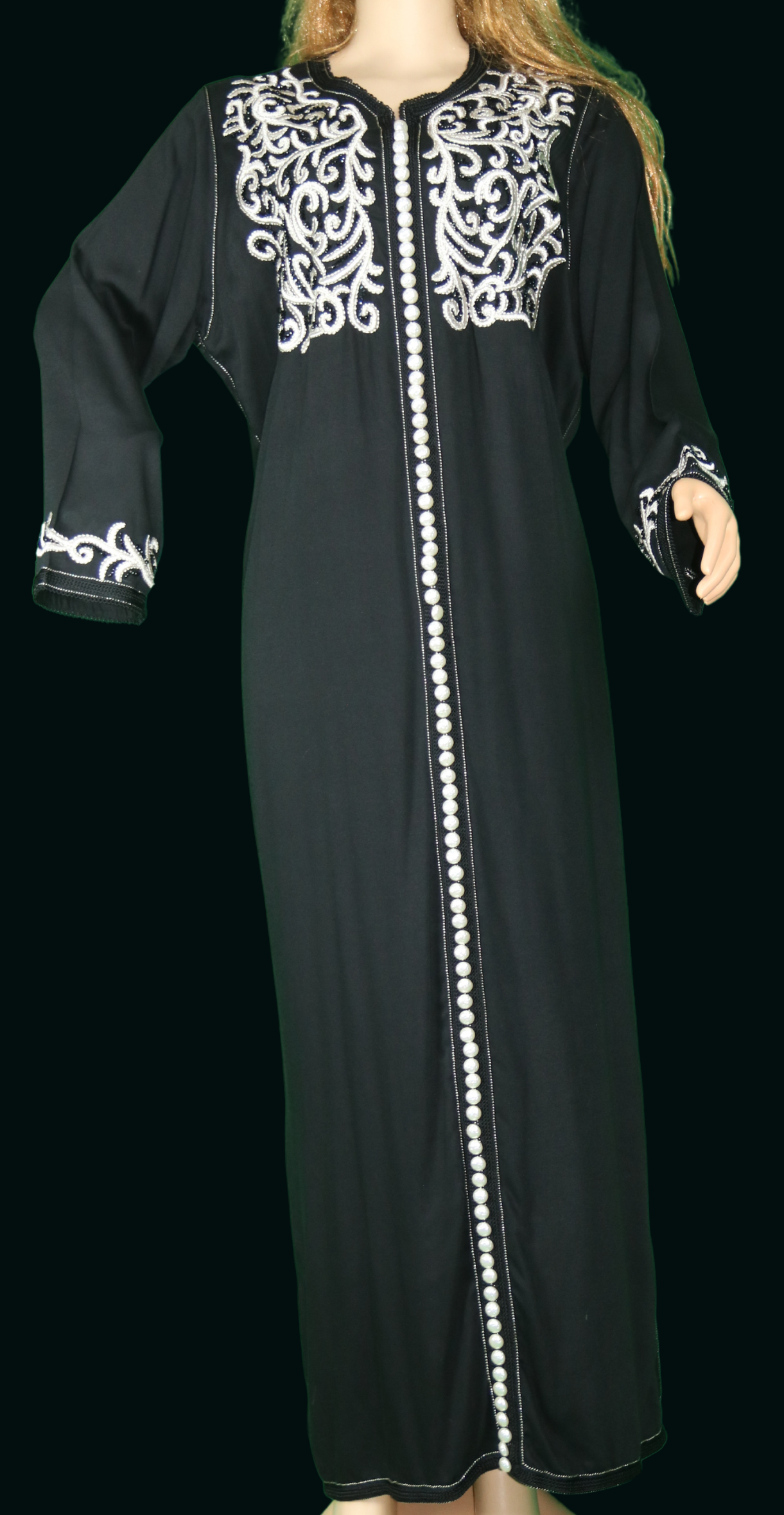Djellaba noire à perles et broderies blanches