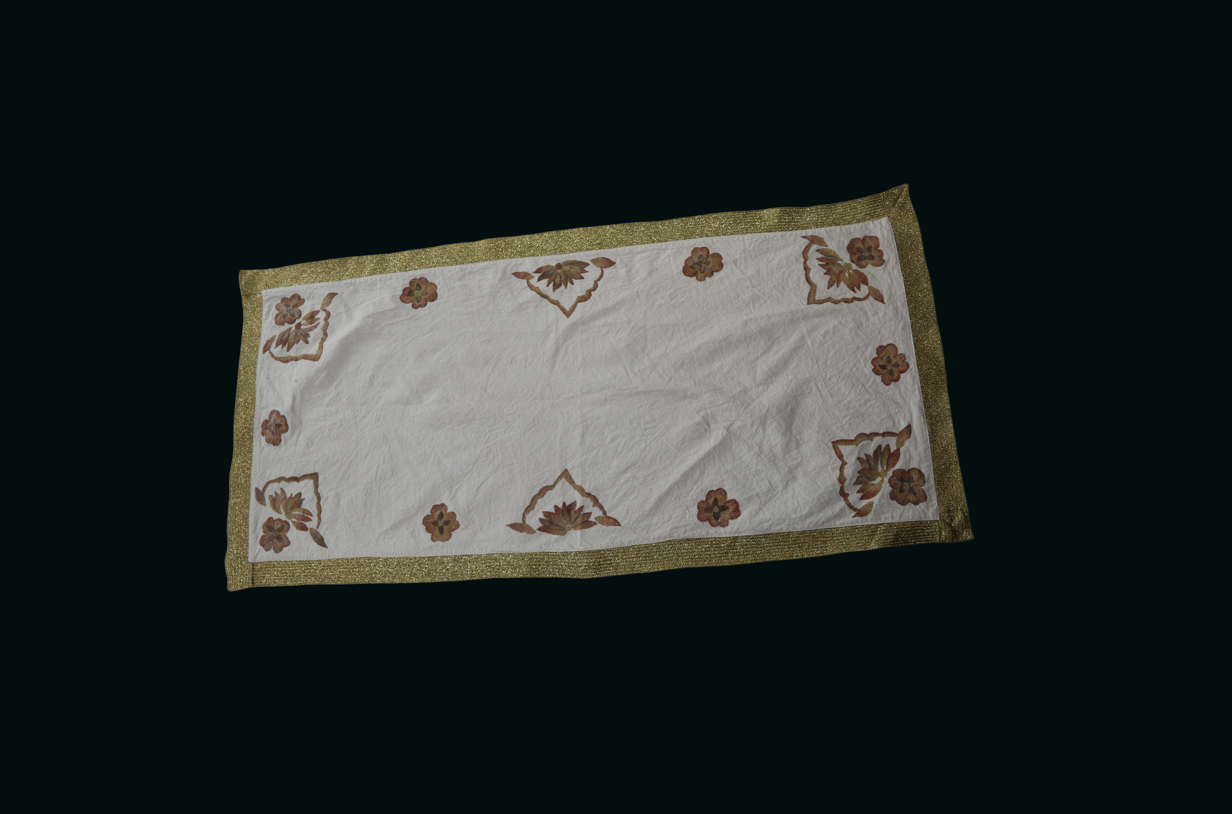 Chemin de table brodé