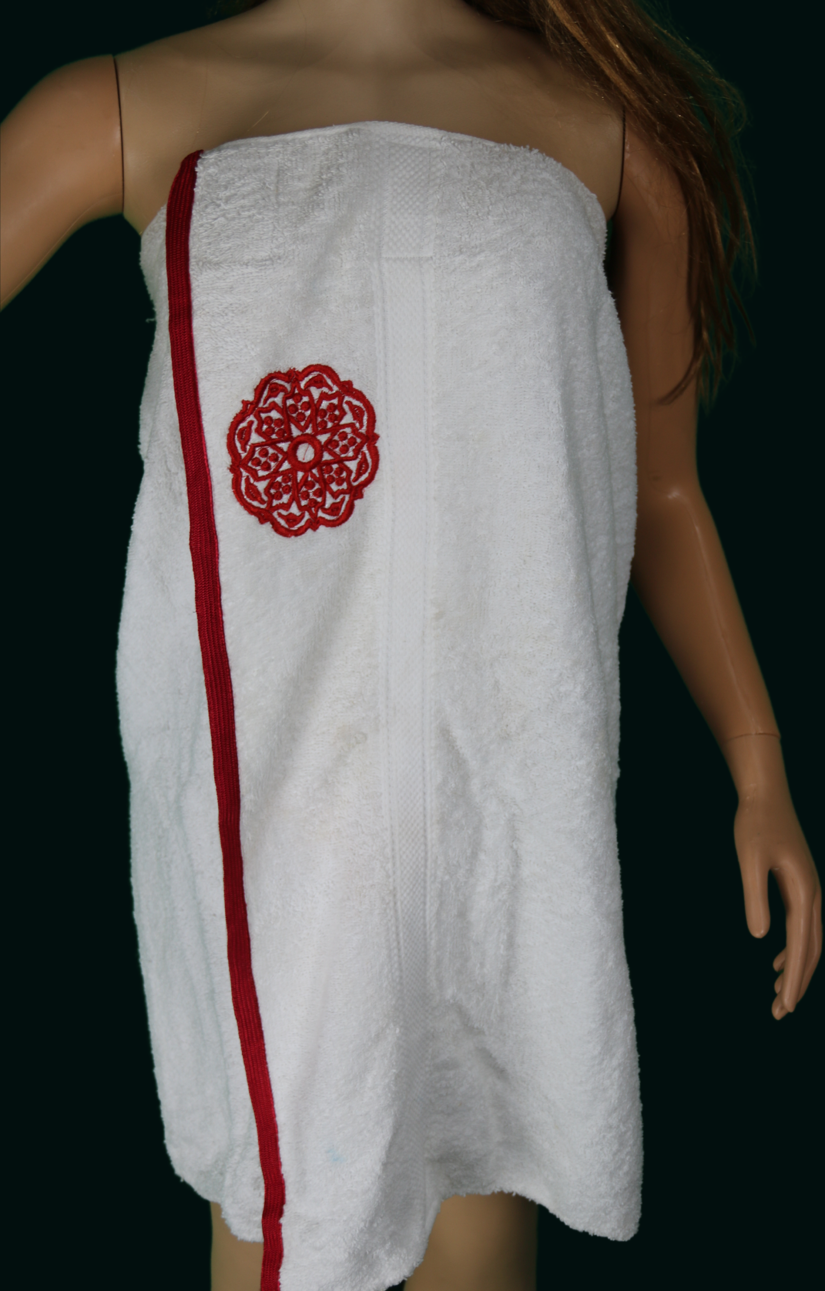 Paréo de hammam brodé – blanc & rouge