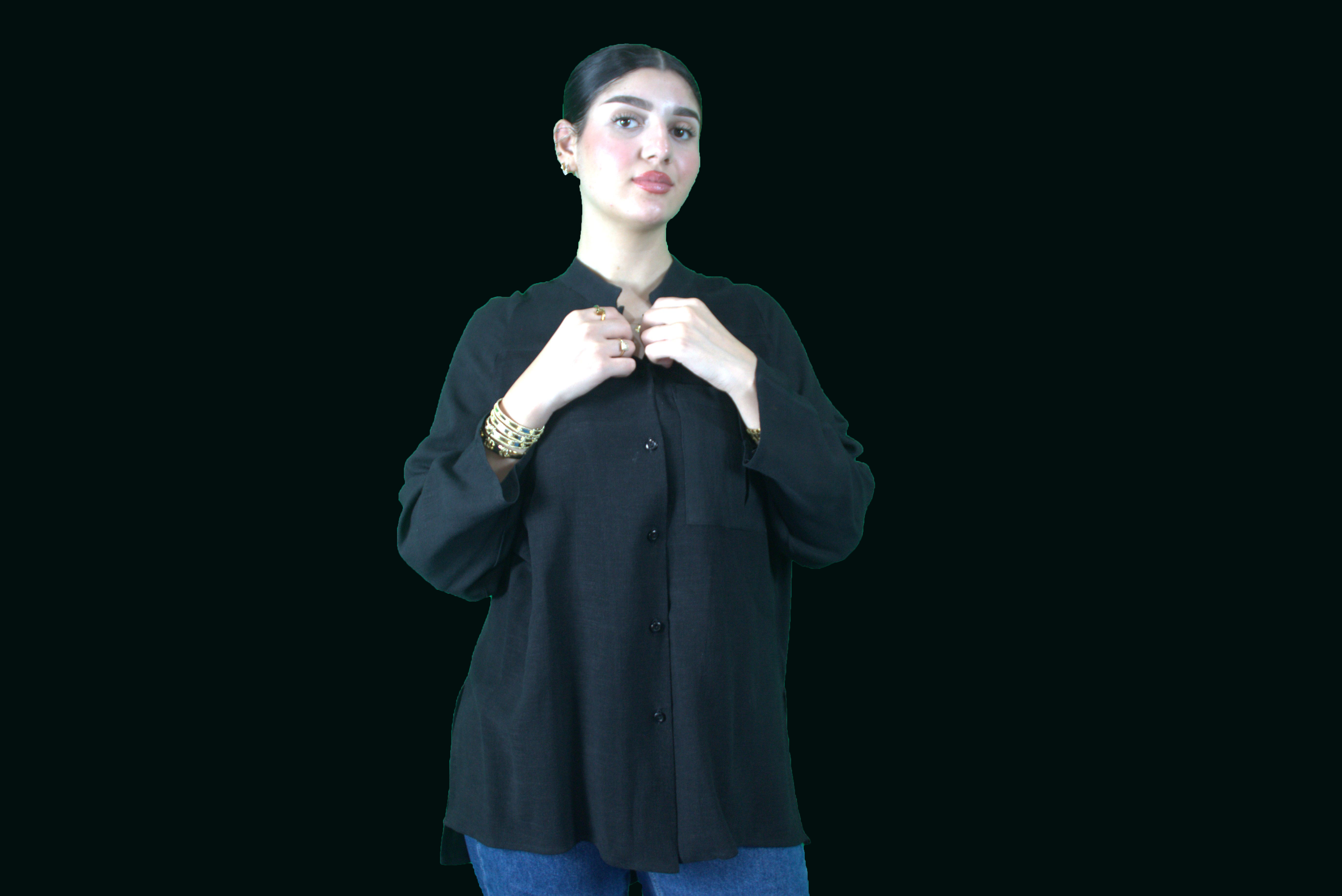 Chemise noire boutonnée – Classique et intemporelle