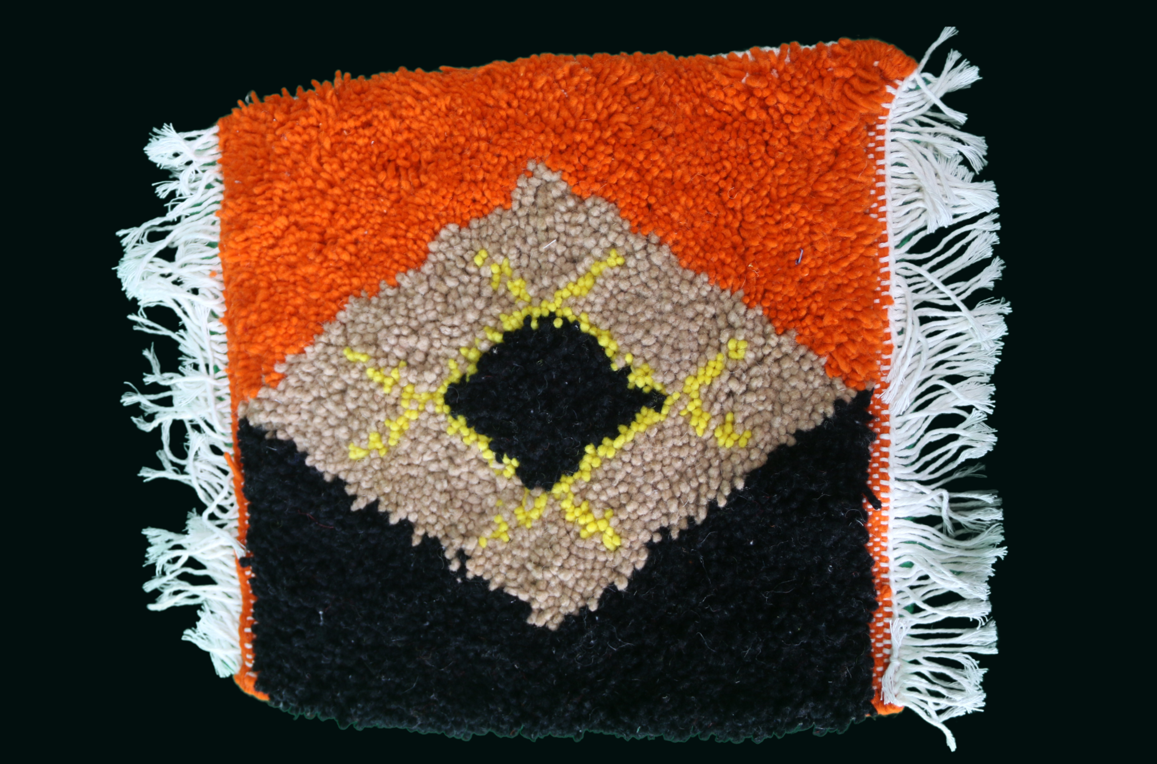 Mini tapis berbère orange, noir et beige à losange central