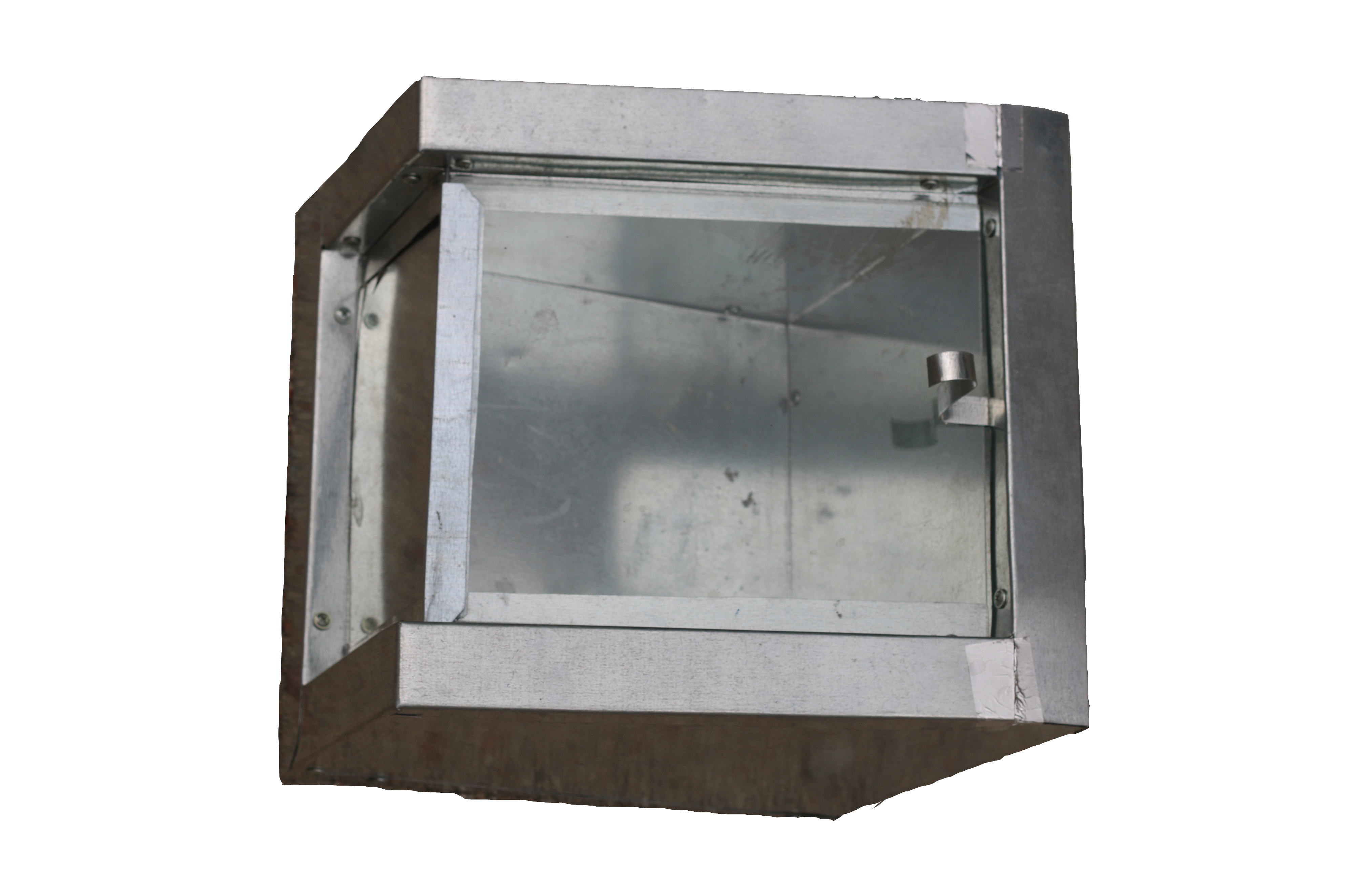 Distributeur d’Aliment Galvanisé – Résistance & Ingéniosité au Service de l’ÉlevageV