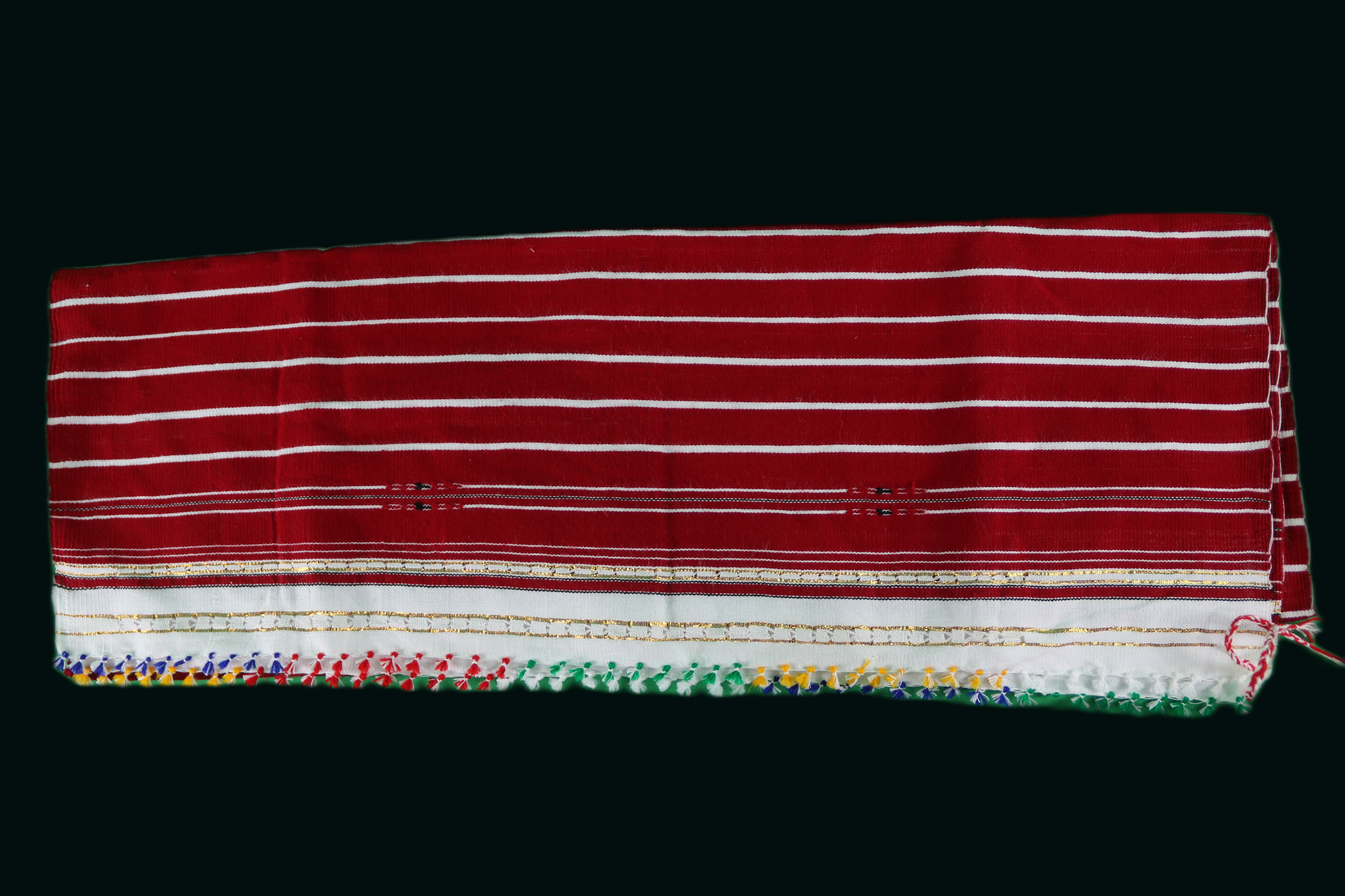 Mendil Rouge Traditionnel à Rayures Blanches et Broderie Multicolore