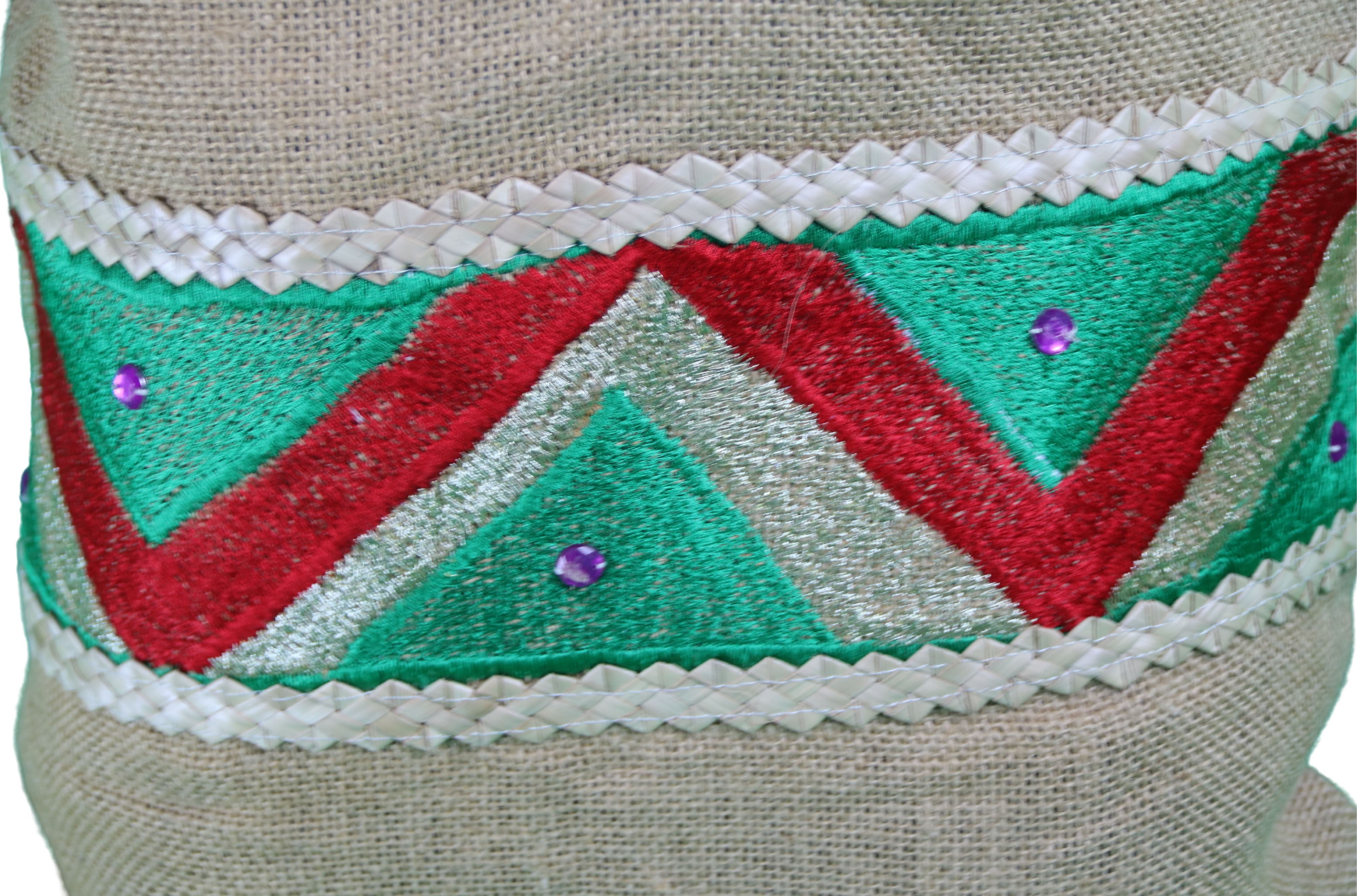 Tote bag en jute brodé – Inspiration berbère