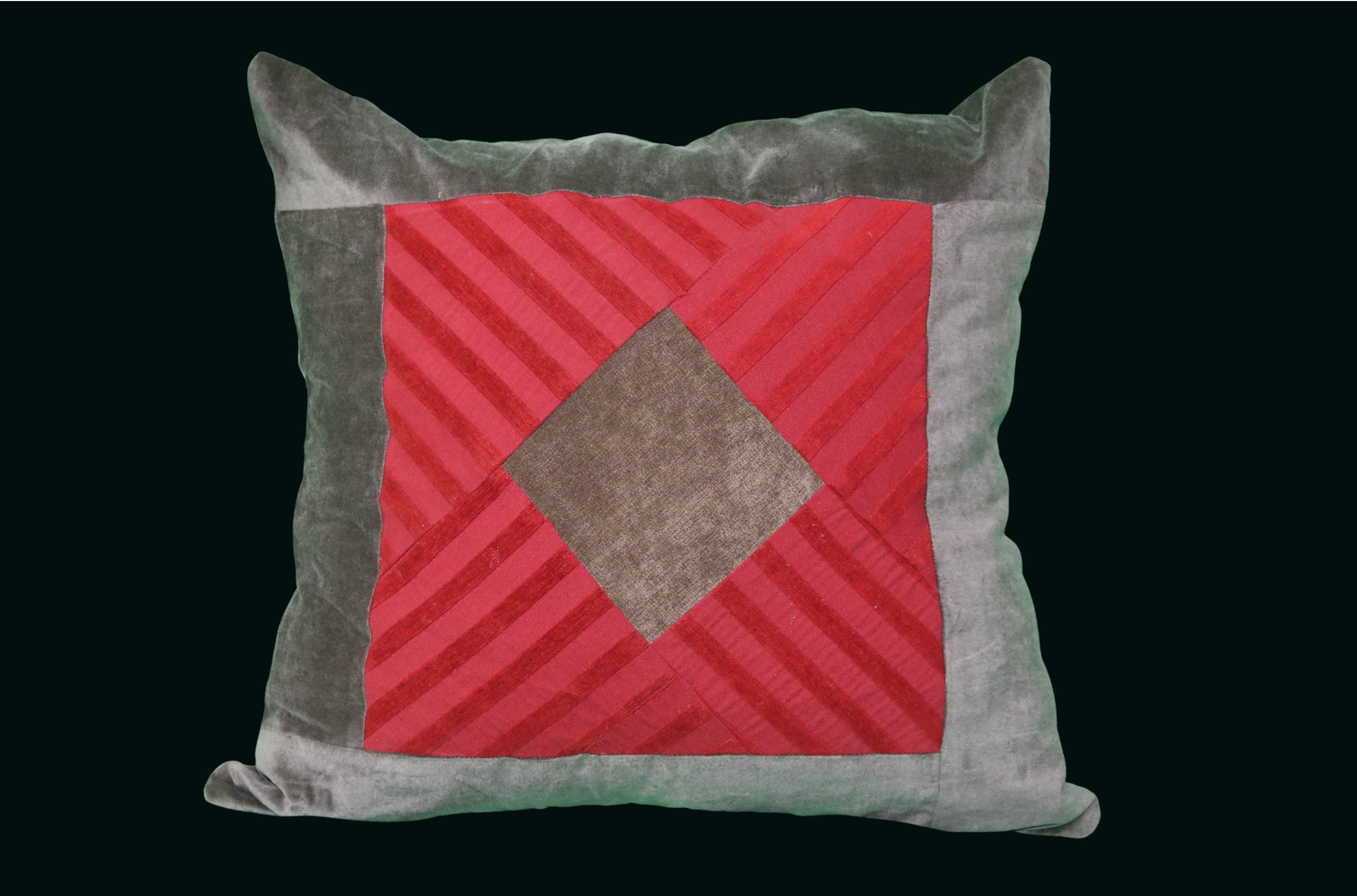 Coussin en patchwork rouge et gris