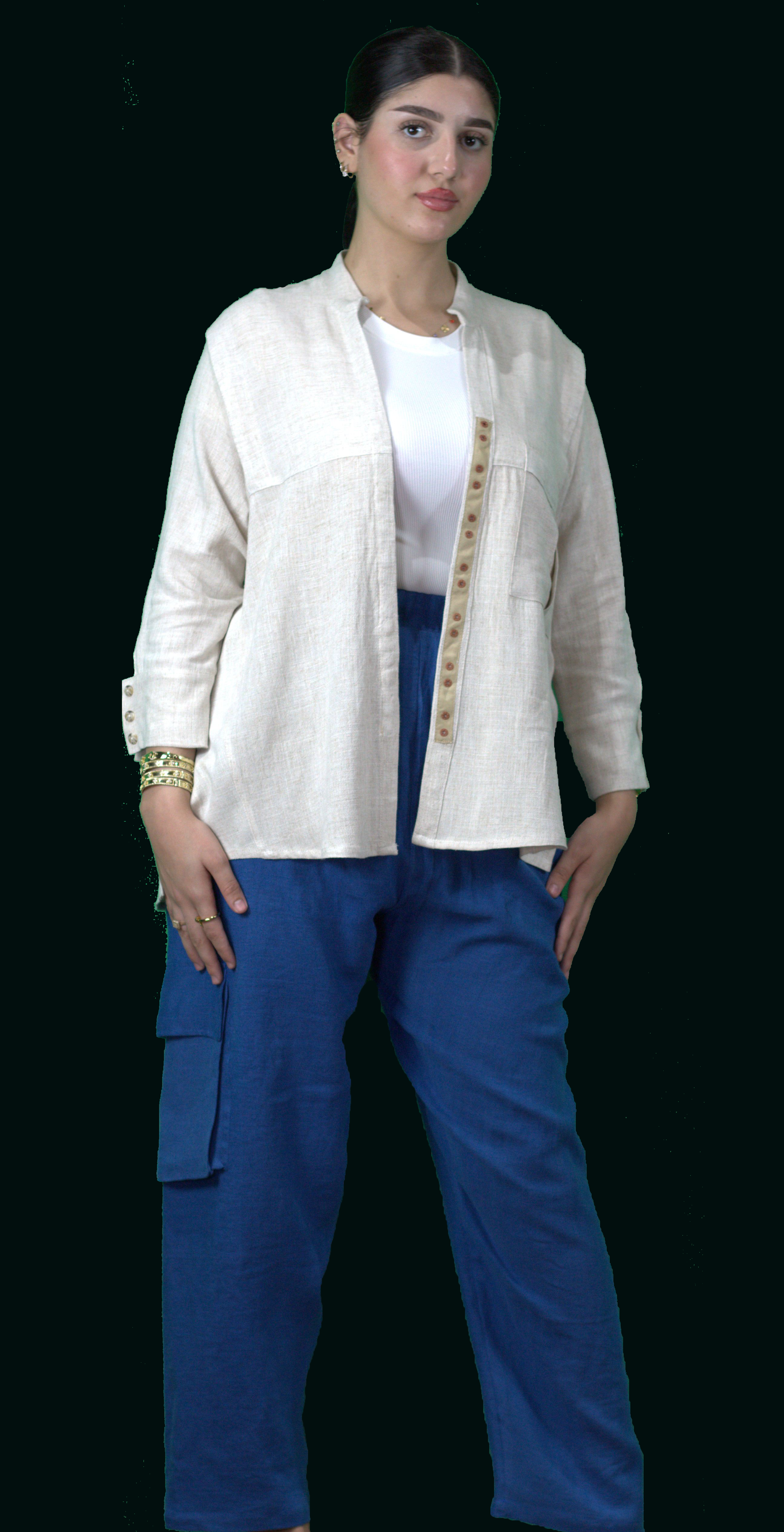 Veste crème et pantalon bleu – Look casual chic