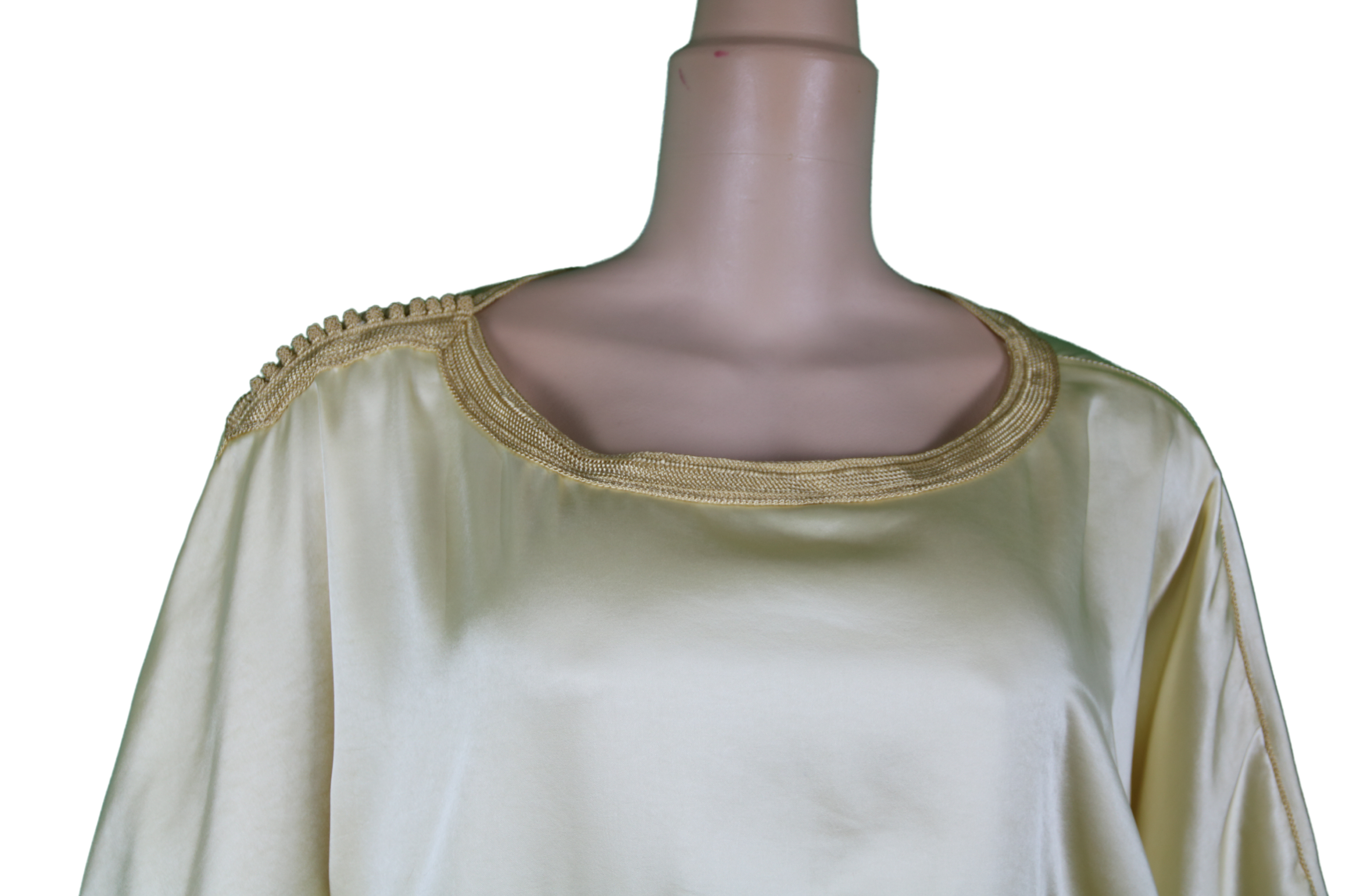 Caftan ample crème à bandes dorées